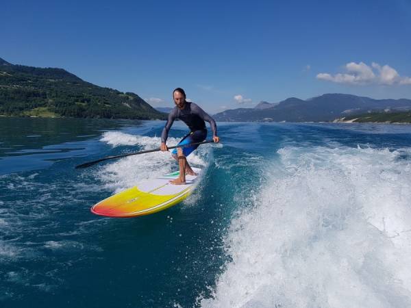 The benefits of stand-up paddleboarding for the body and mind